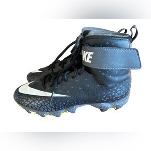 Nike‎ Youth Force Savage Shark Football Cleats Black Grey Size 6 Hi Top B18